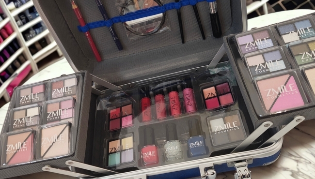 Zmile Cosmetics Traveller Blue